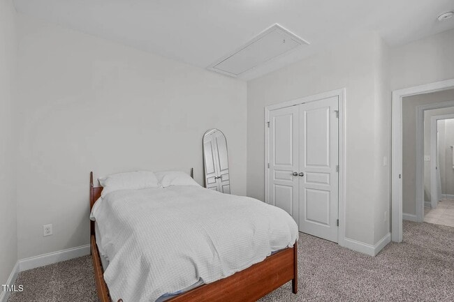 Building Photo - 633 Democracy St