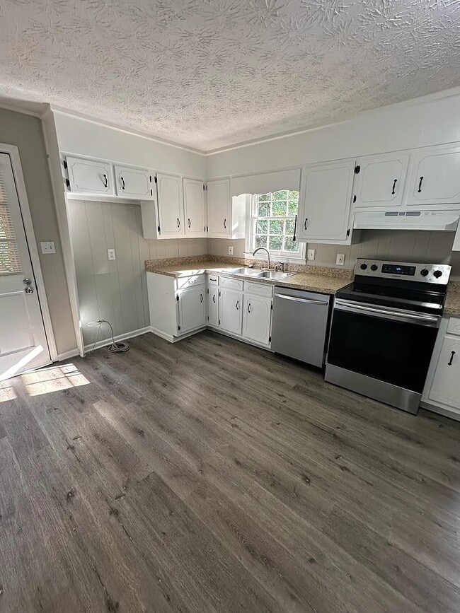 Building Photo - 326 Rooks Rd