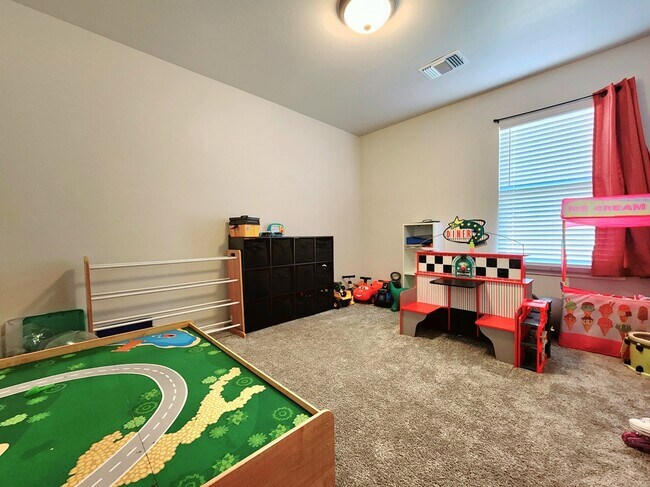 Building Photo - 18600 Luna Dr