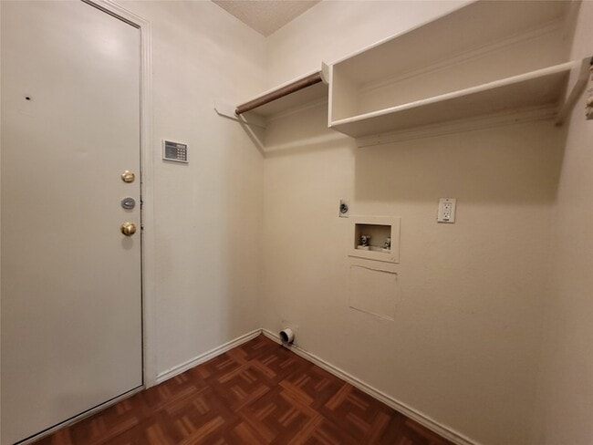 Building Photo - 7821 Estates Way