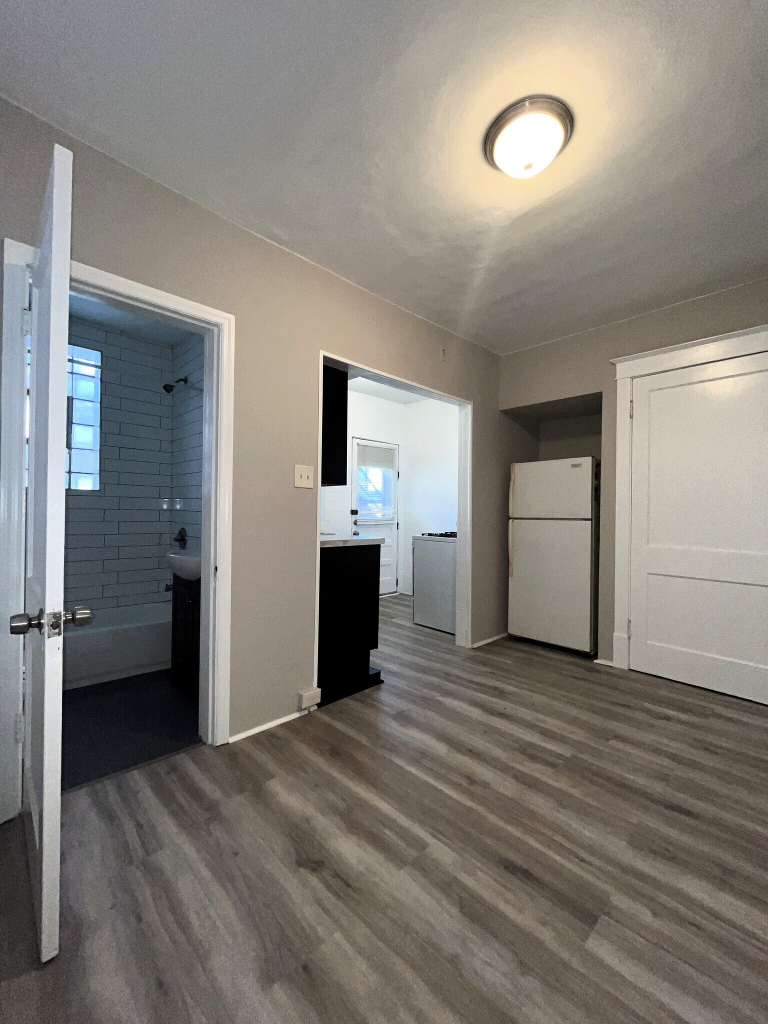 Building Photo - 5243 Bancroft Ave