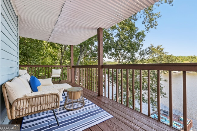 Building Photo - 8470 Lake Dr