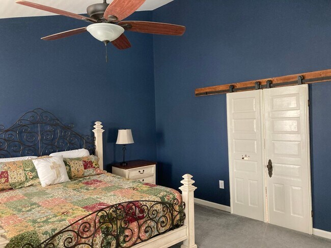 Building Photo - Heart's Desire End Unit Townhome 2700+ SqFt - Lowes Island