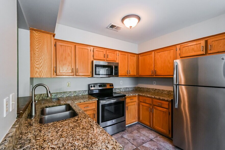 Building Photo - 7605 Caitlynn Cir S