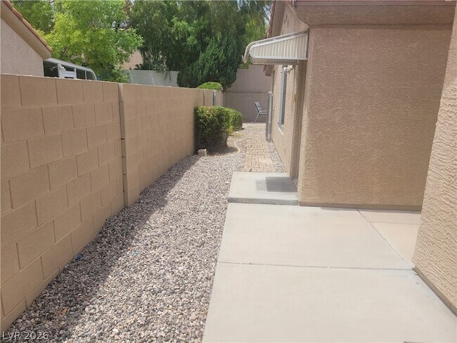 Building Photo - 4013 Forest Knoll Ln