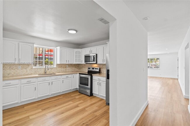 Building Photo - 361 E 39th St