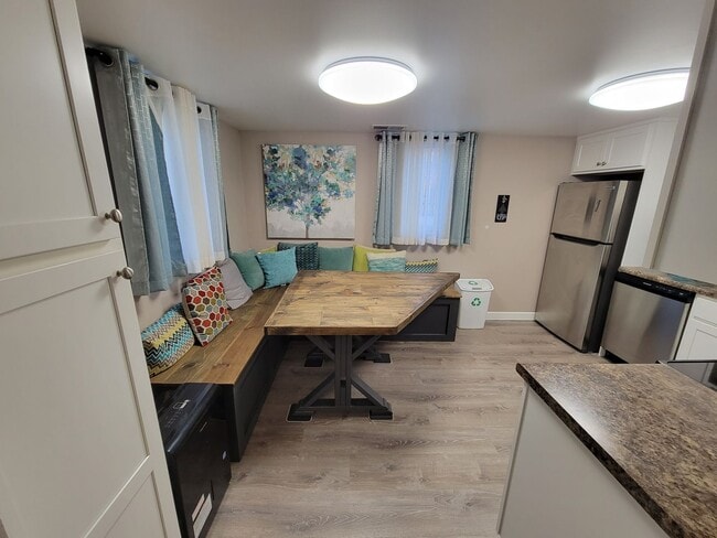 Building Photo - 202 S Elmwood Avenue Duplex