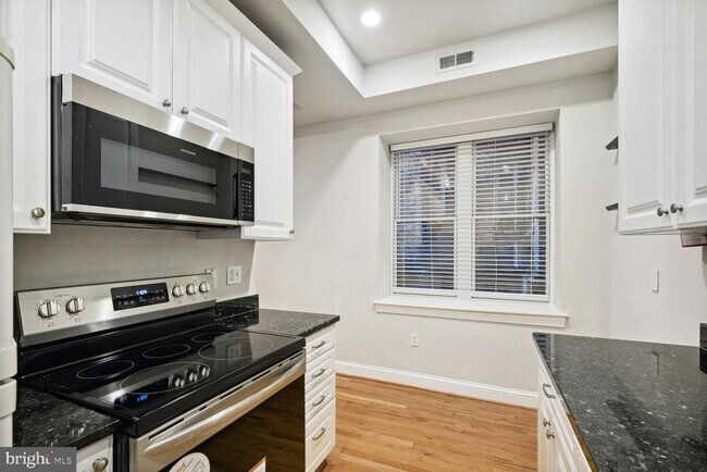 Building Photo - 1417 Chapin St NW
