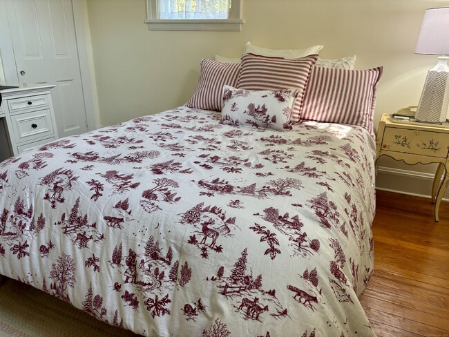 Building Photo - 63 Kings Hwy N