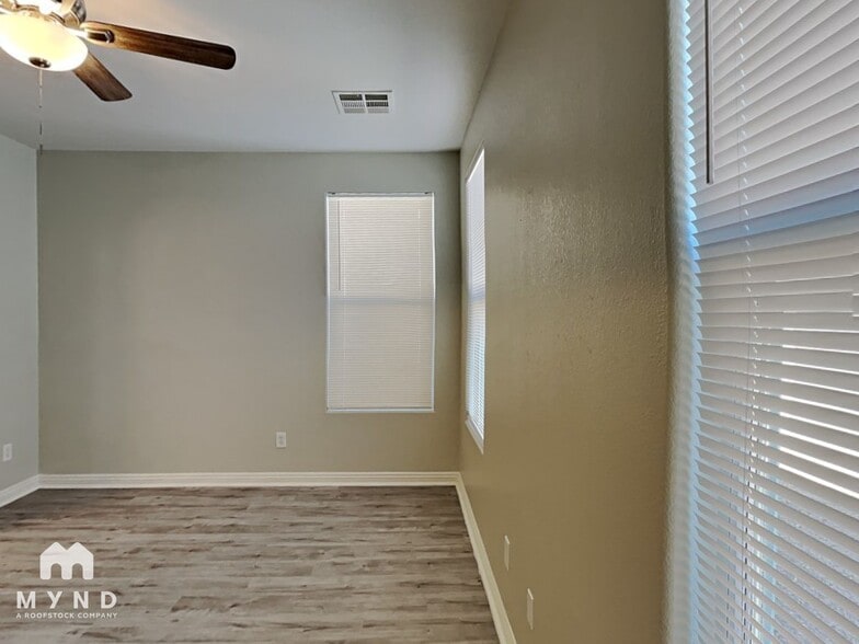 Building Photo - 2500 Birds Nest Cactus Ct