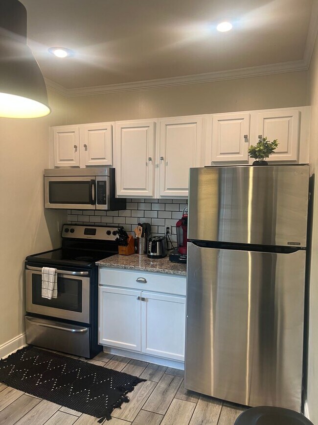 Building Photo - Beautifully renovated, 3 bed 1 bath home in Westview Neighborhood! On Beltline!! Ready for Septem...