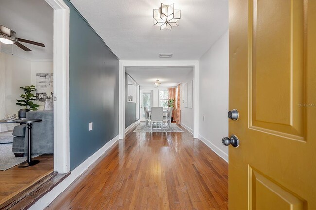 Building Photo - 1211 E Park Cir