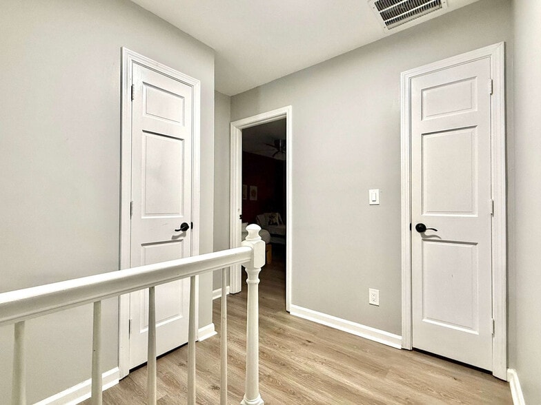 Building Photo - 1275 Sweet Pine Dr