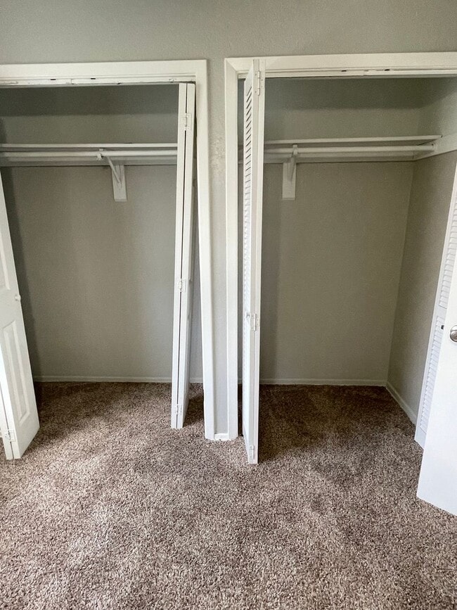 Building Photo - 2 BEDROOM @ UNT