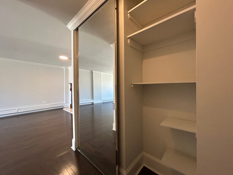 Building Photo - 1350 N Dearborn St