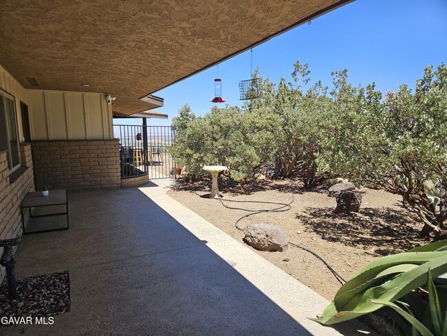Building Photo - 615 Lakeview Dr
