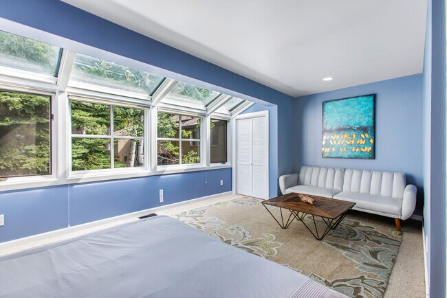 Building Photo - 100 N 8th St