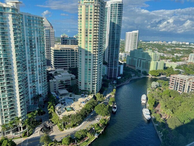 Building Photo - 511 SE 5 Ave