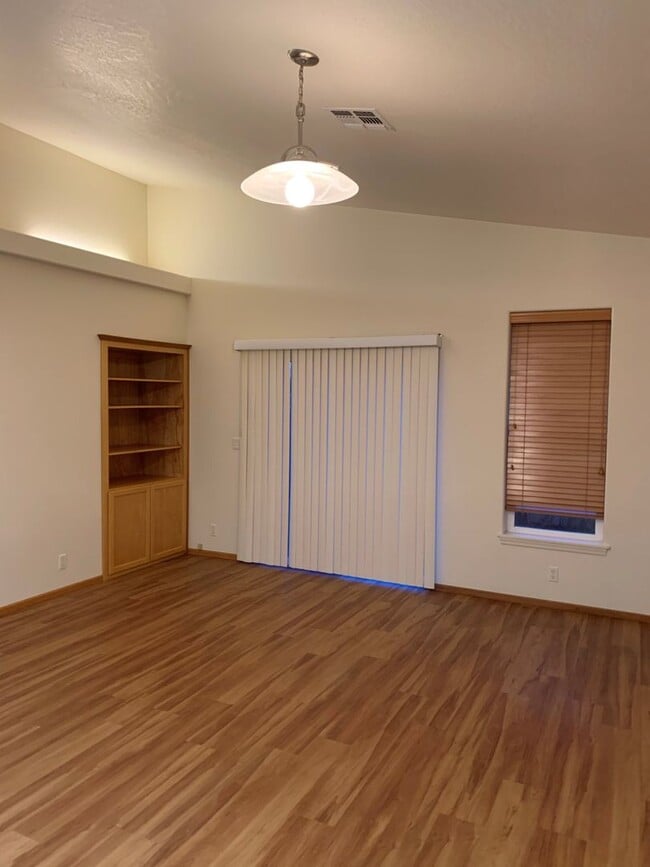 Building Photo - Attractive Santa Clara Home