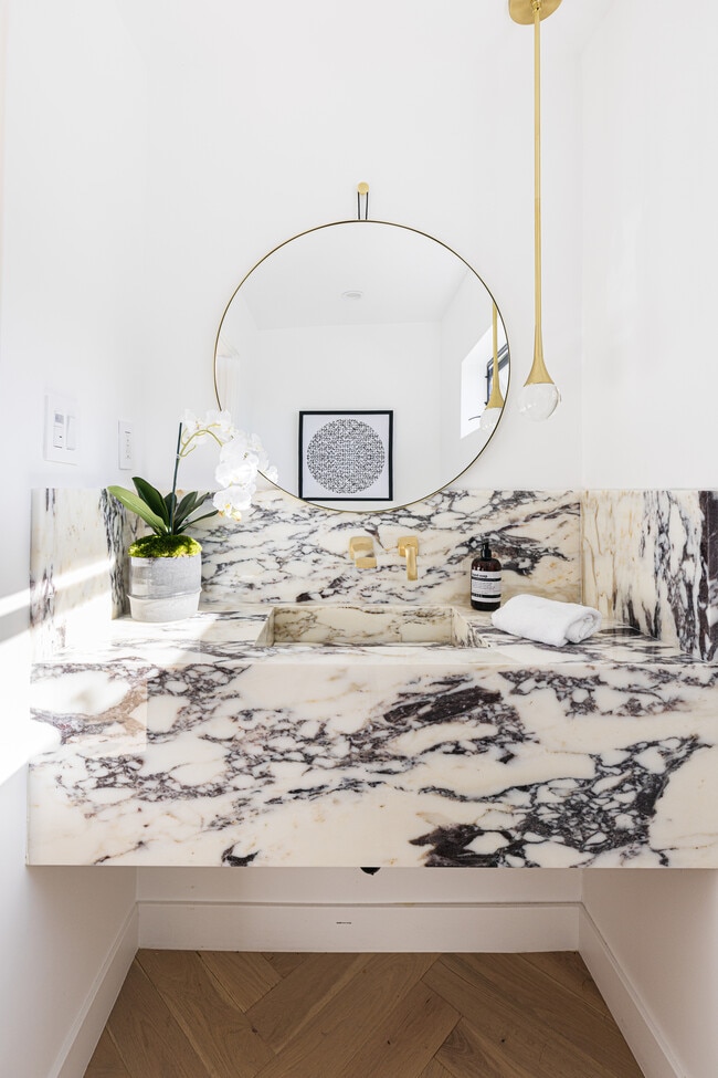 Building Photo - 7866 Fareholm Dr