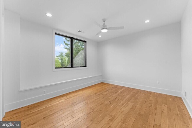 Building Photo - 608 Walker Rd