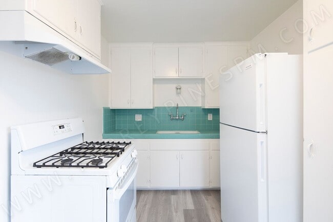 Building Photo - OPEN HOUSE: 11/23 11AM-12PM ~ 2 BR in Pacific Beach with Parking!