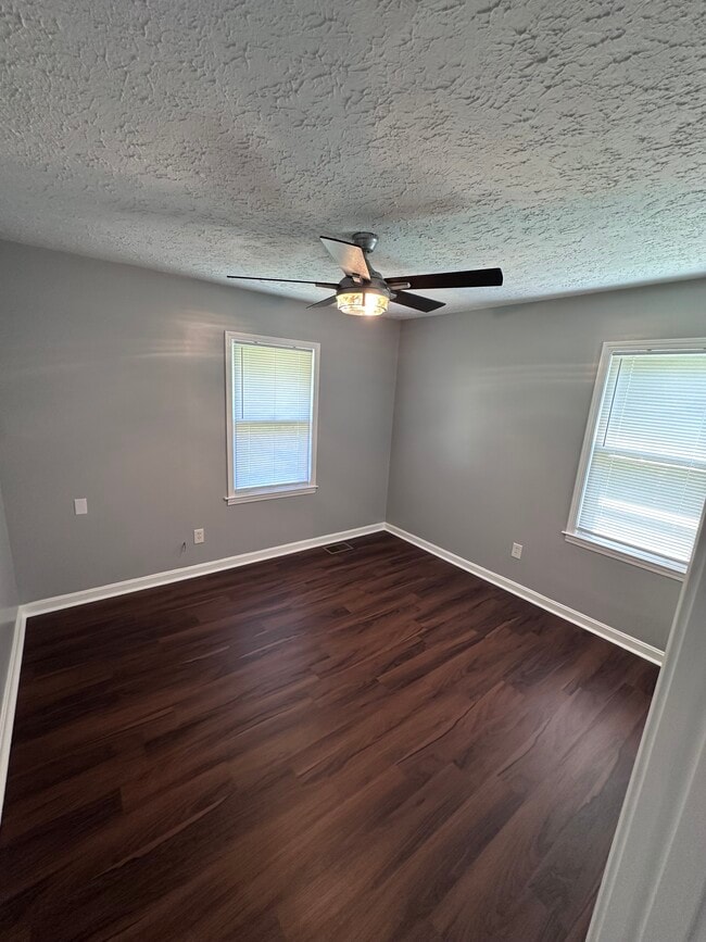 Building Photo - Cozy Casa