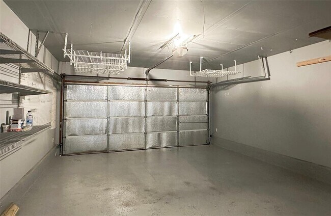 Building Photo - 906 Mammoth Ct