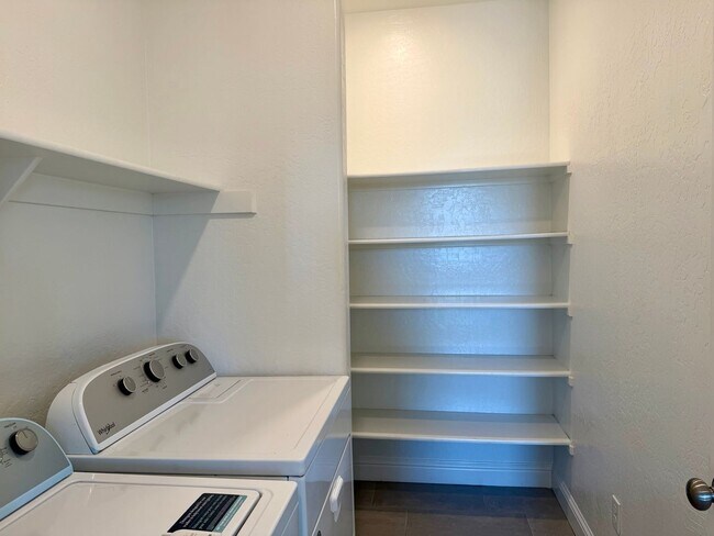 Building Photo - Spacious Next-Gen Lennar Home for Rent in the Clovis Unified School District