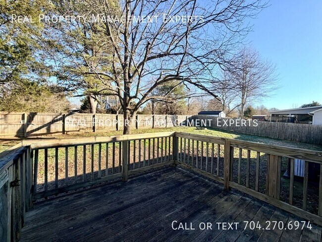 Building Photo - 123 Garden St