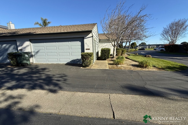 Building Photo - Spacious 3 Bedroom Home Near Parks & Schools in Foster City