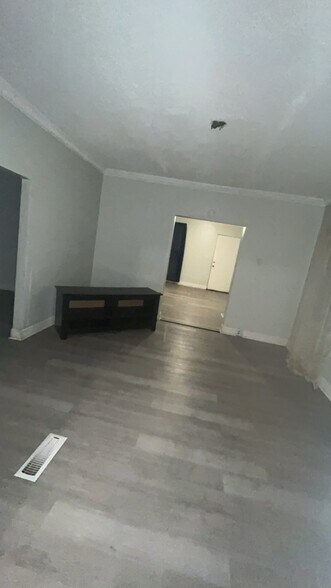 Building Photo - 3014 Nursery Ave