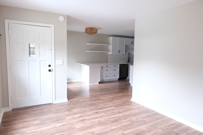 Building Photo - Pinckney