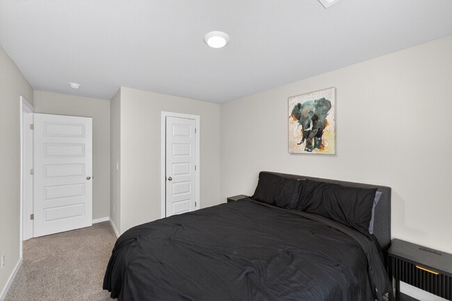 Building Photo - 405 S 85th St