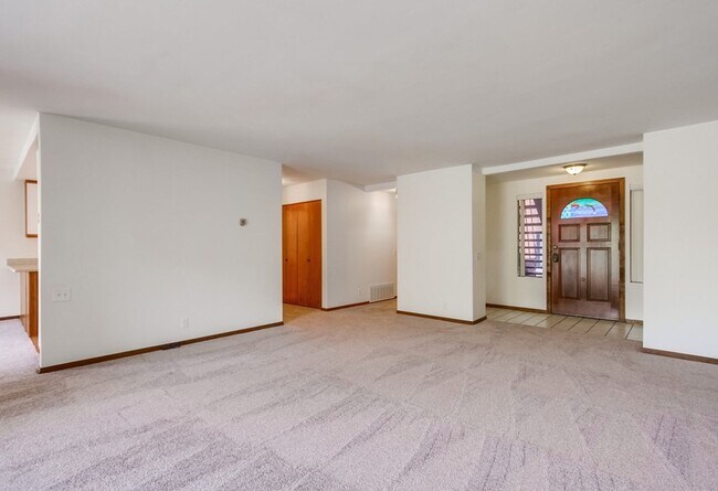 Building Photo - Prime Carlsbad Location - Available July 2025