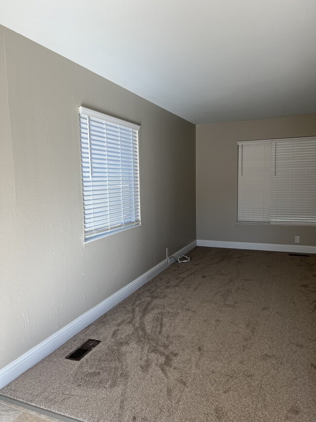 Building Photo - 787 El Rancho Dr
