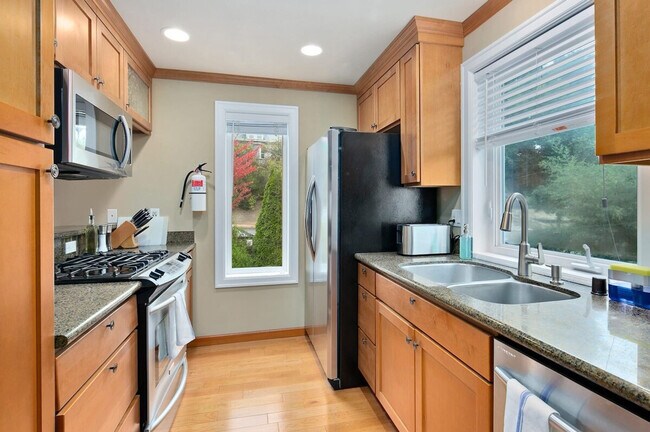 Building Photo - 2717 E Yesler Wy