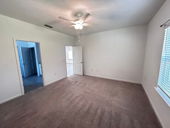 Building Photo - Modern Newer Build 3 Bed 2.5 Bath. Garage. Patio. In-Unit Laundry. Internet and Lawn Care Included!
