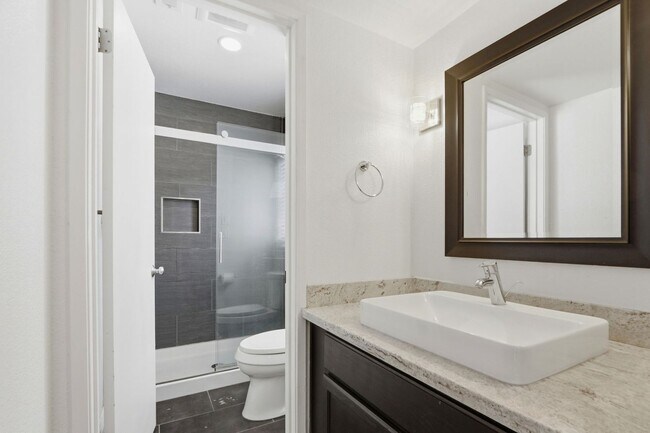 Building Photo - Beautifully Remodeled 3BD Townhome | Multi-Zone A/C | Private Patio