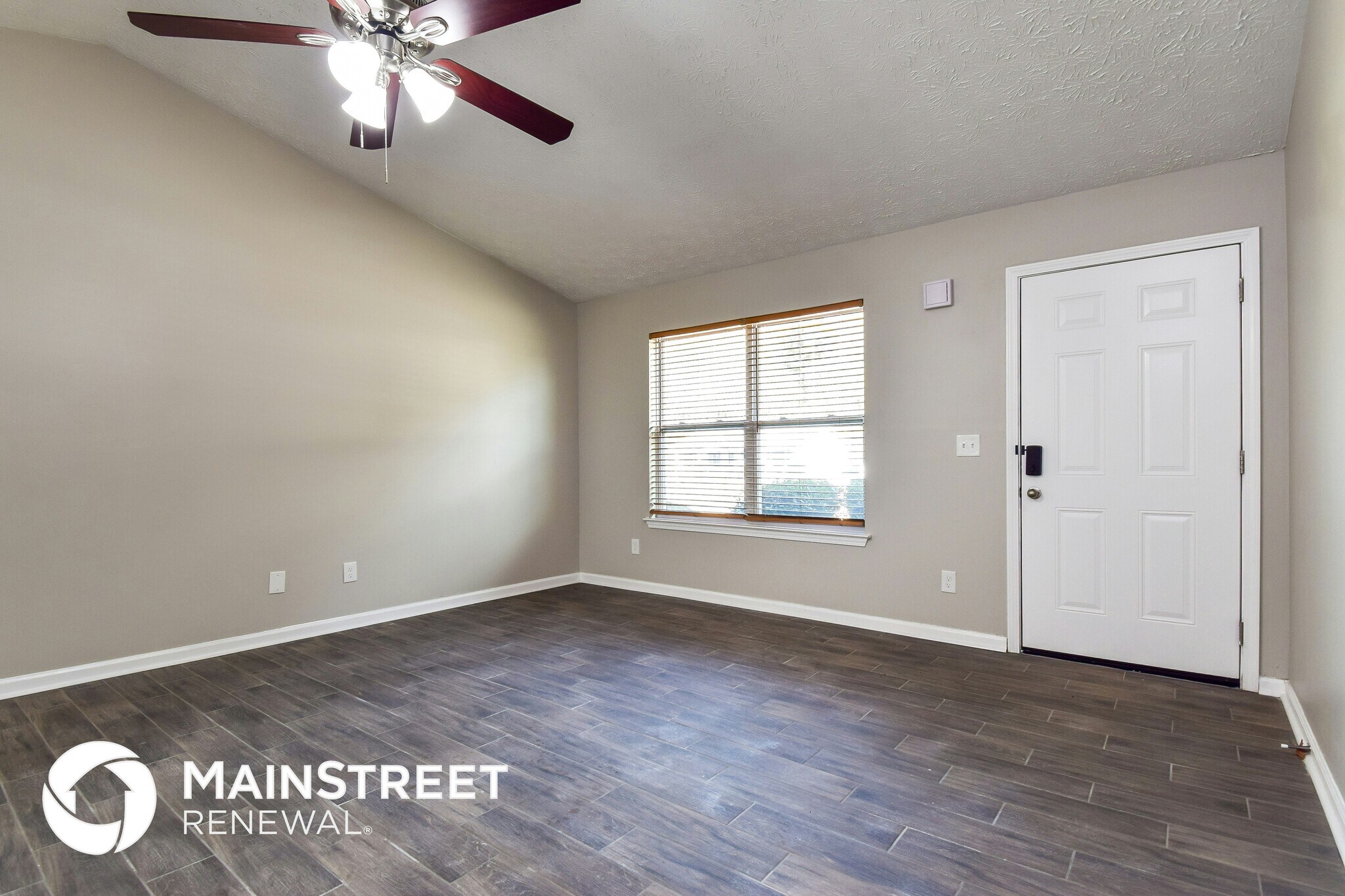 Building Photo - 8043 Trinity Park Dr