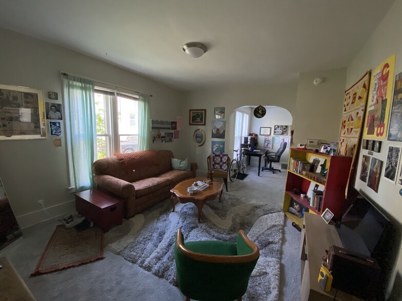 living room - 509 Oak St