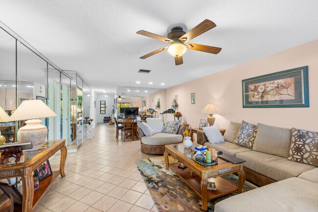 Building Photo - 8305 Casa Del Lago