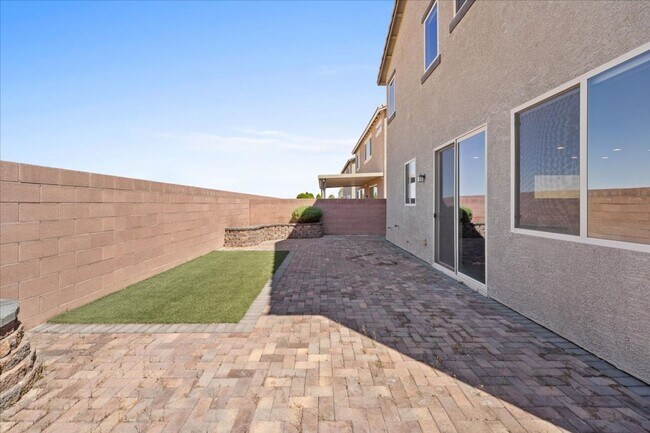 Building Photo - 8524 Blazing Desert Ave
