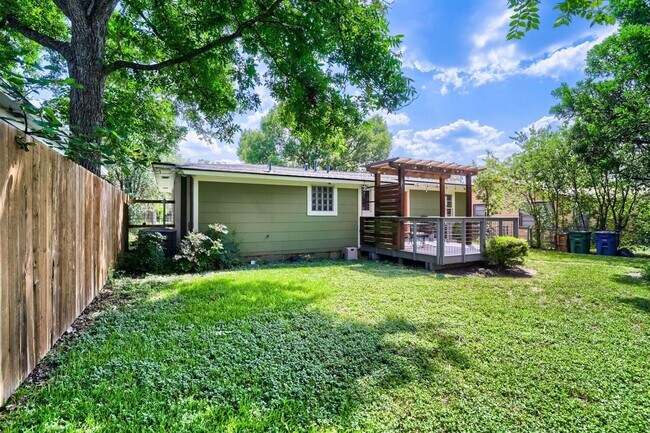 Building Photo - 1402 Cullen Ave