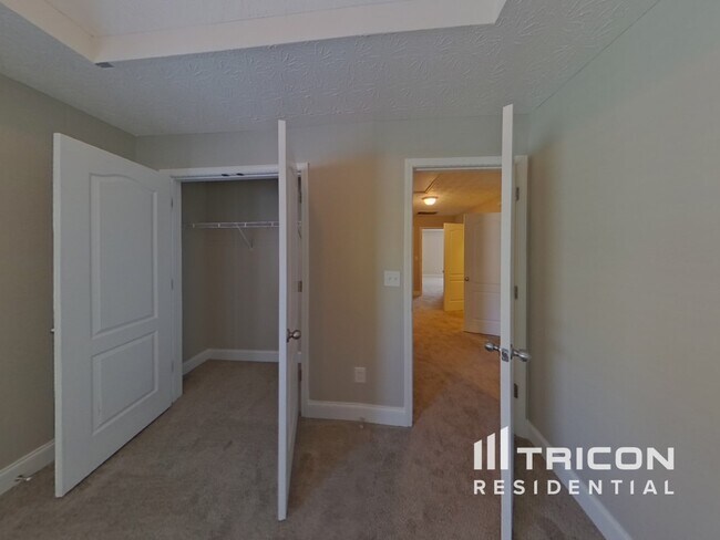 Building Photo - 232 Daisy Cir