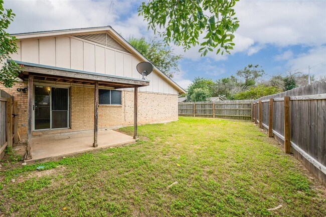 Building Photo - 2605 Brickford Cove