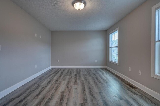 Building Photo - 430 Twisted Oak Dr NW
