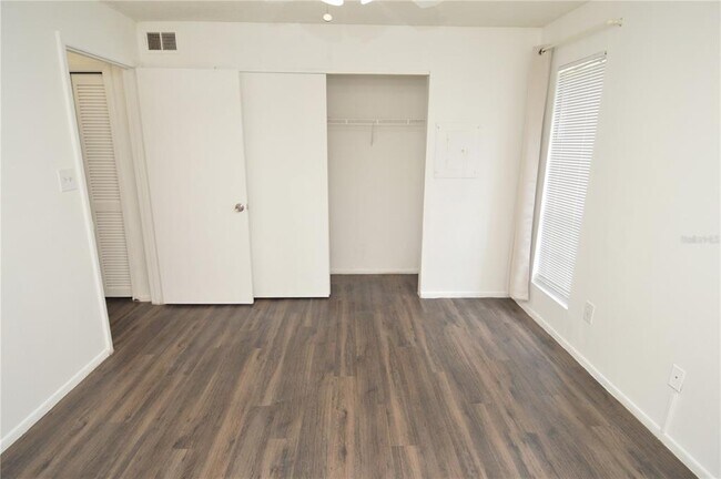 Building Photo - 8742 Mallard Reserve Dr