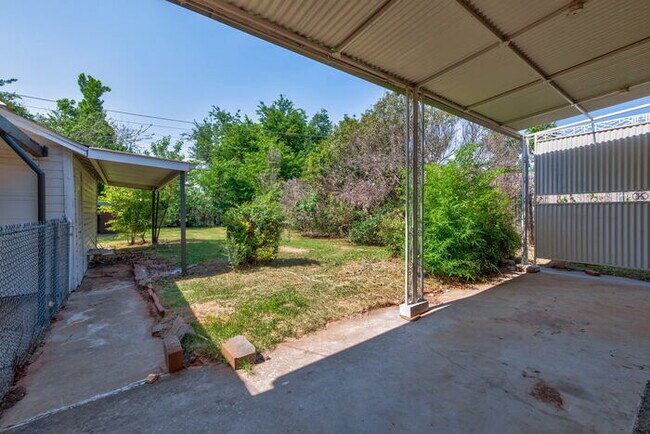 Building Photo - 2708 NW 11th St