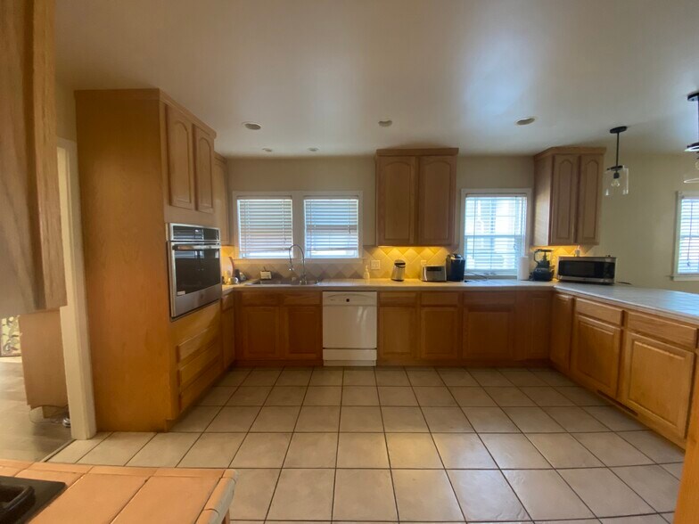 Building Photo - 315 Monroe St